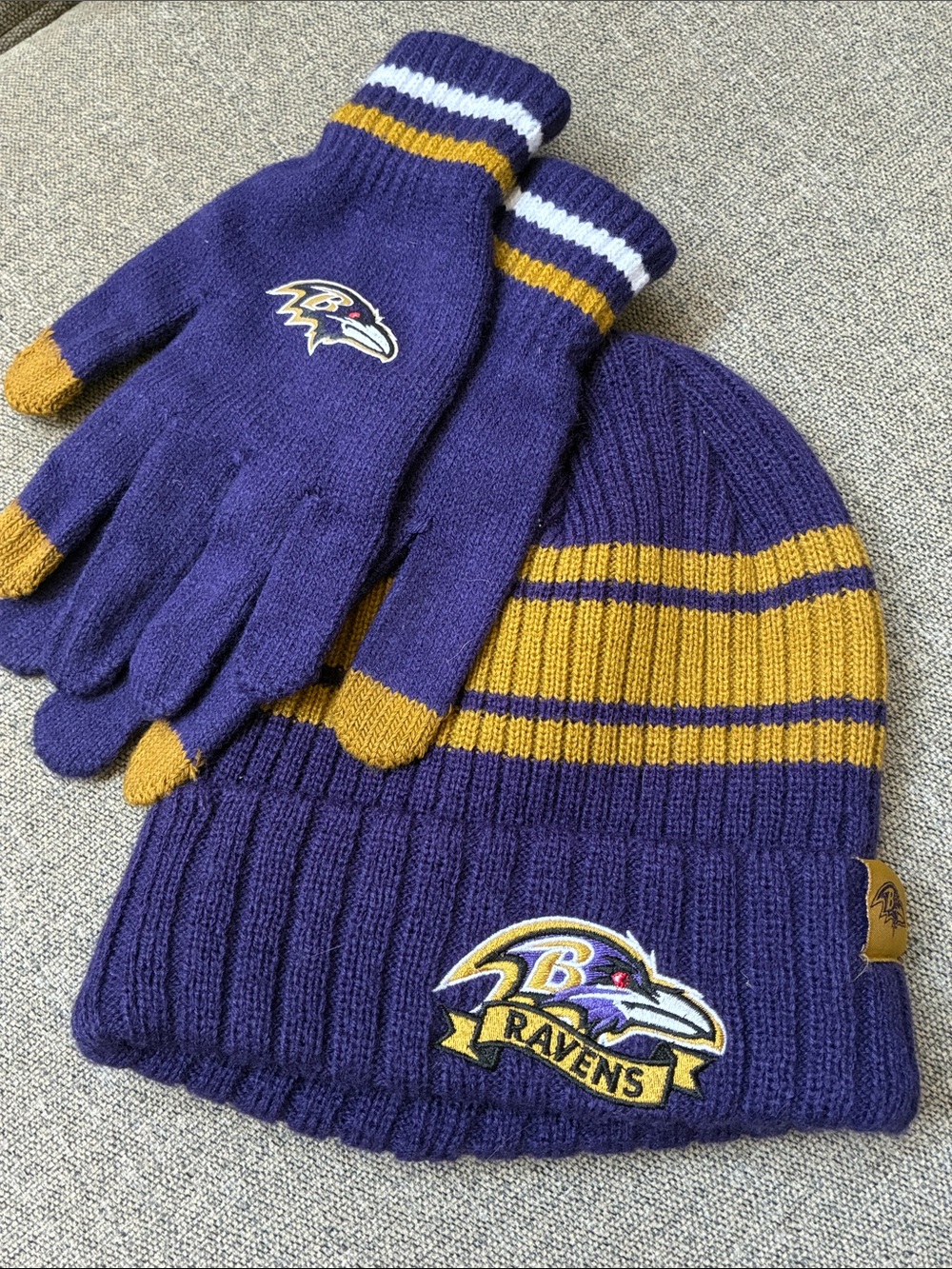 Baltimore Ravens knit hat and glove set